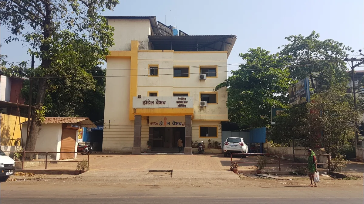Hotel Vaibhav Family Restaurant, Bar & Lodging