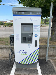 Photo n°2 de Borne de recharge Easy Charge à Golbey (Borne de recharge de véhicules électriques)
