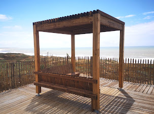 Photo n°6 de CHARRIER FÈVRE - Aménagement et agencement extérieur en bois pour particuliers, professionnels et collectivités. à Sainte-Florence (Menuisier)