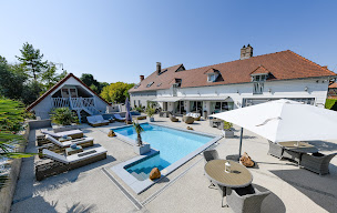 Photo n°1 de La Villa de la Croix : chambres d'hôtes, gîte avec piscine chauffée, table d'hôtes et cours de cuisine à Villechétif (Hôtel)