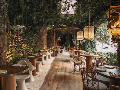 Begin: Invernadero | Restaurante Valencia Carrer de Ramon Llull, 1, Algirós, 46021 Valencia, España