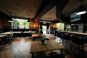 Restauracja - Gravitacja image