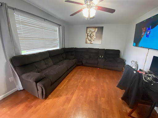 Small Movers LLC - Visual