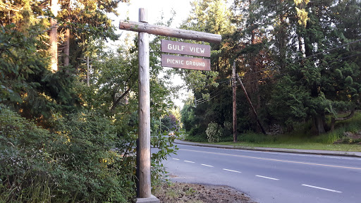 E Saanich Rd at Dean Park Rd Gallery - Canada