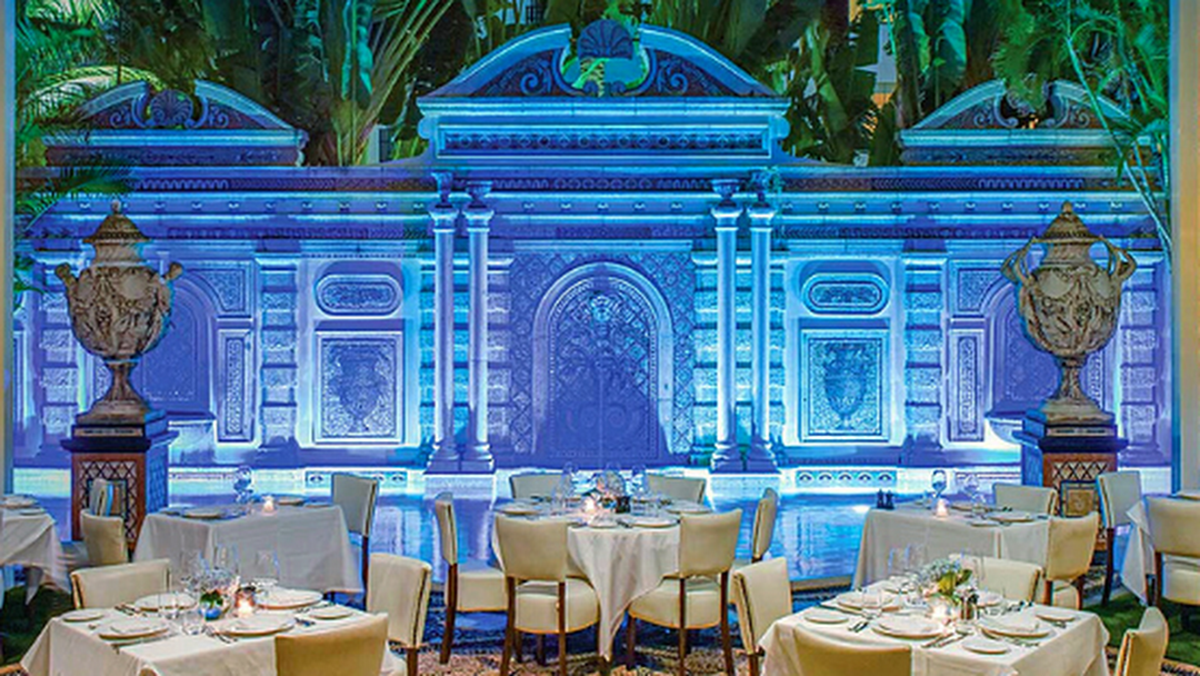 zacht Begunstigde Met opzet Gianni's At The Former Versace Mansion - Mediterranean Restaurant in Miami  Beach