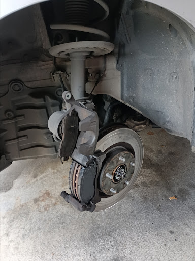 Que’s Automotive Repair Services - Thumbnail