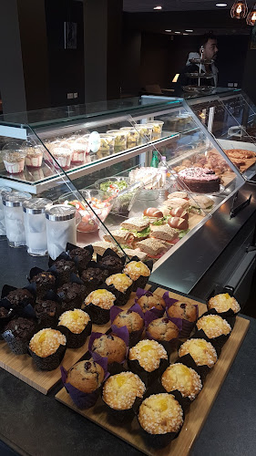 51 Powis St, London SE18 6HZ