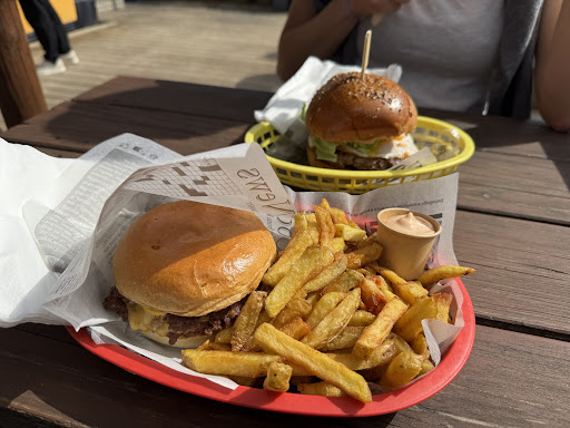 Photo 1 - Yellow bus burger Beaune
