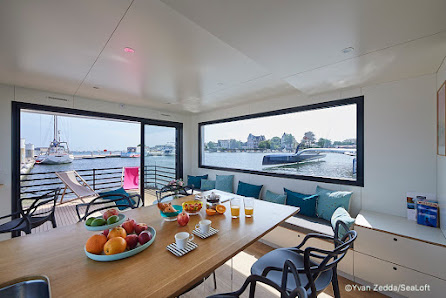 Lodge Boat L