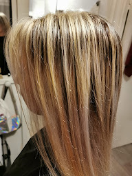 Photo n°6 de Céline, l'Art de la Coiffure à Domicile à Évry-Courcouronnes (Salon de coiffure)