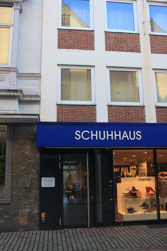 Frau Anke Krah
