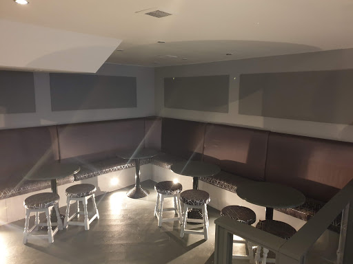 Pickwick's Bar - Visual