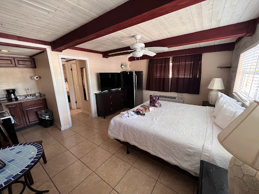 Schooner Hotel - Visual
