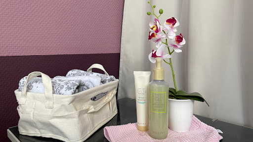 Ledis First Beauty Salon - Dauerhafte Haarentfernung Köln, IPL Alexandrit Laser I Fußpflege | Maniküre