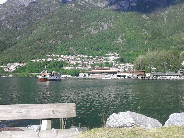 Trolltunga Active