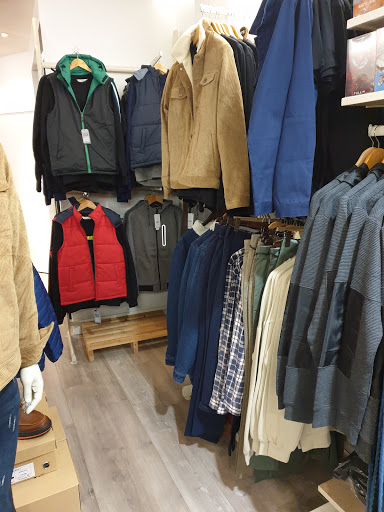 Back Store - Visual