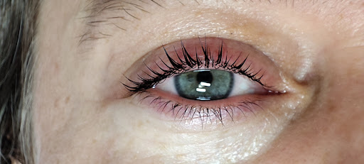 Madame Chic - eyebrow and eyelash lamination, manicure, pedicure Wilanów