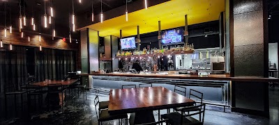 8UP Elevated Drinkery & Kitchen