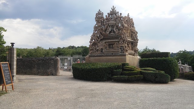 Tombeau Du Facteur Cheval