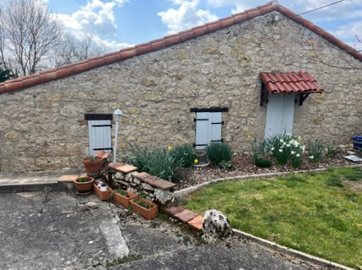 Photo de M. DEBART - Couvreur Maçon à Agen, Toulouse et Bordeaux à Boé (47550)