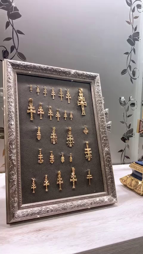 Joyeria Chavo ~ Cruz de Caravaca