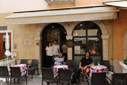 Pacelli's Bar - Visual