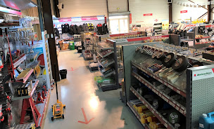 Photo n°4 de CENTRAL GARAGE - La Roche-Rigault à La Roche-Rigault (Service de réparation de matériel agricole)