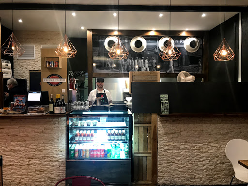 Photo 4 - B'HUG : Restaurant, Burgers, Poutines, Salades, Bières artisanales