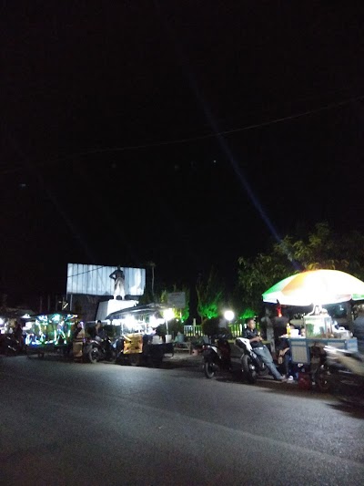 Photos of Monument Captain Suwandak