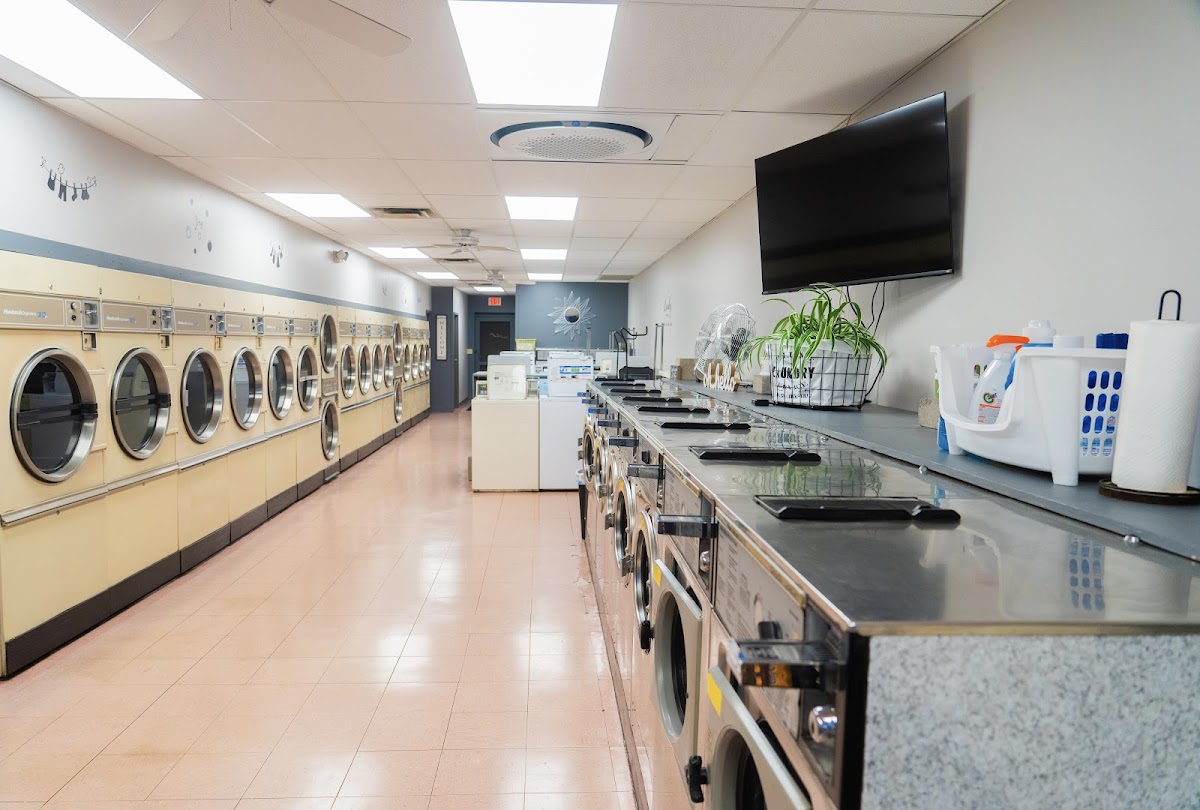 South Shore Laundromat facility with washing machines in New Haven