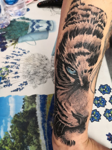 Love Ink Tattoo Shop - Thumbnail