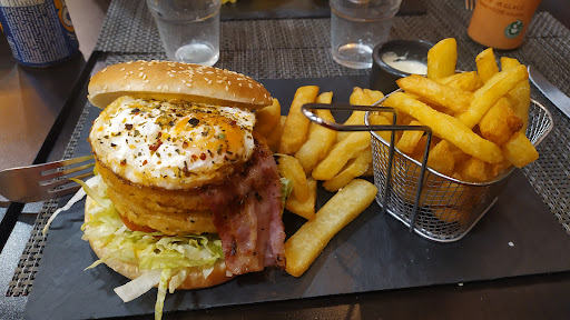 Le Gold Burger