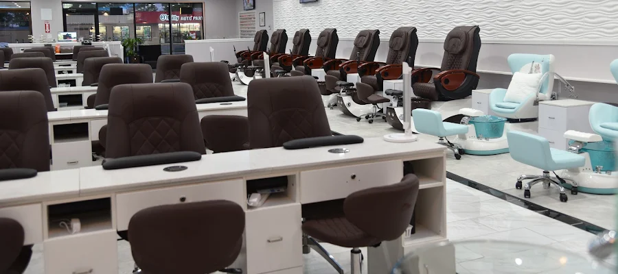 Grand Nails LLC