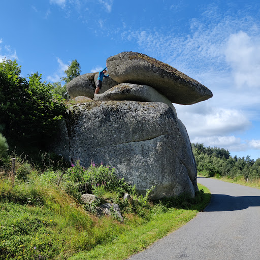 Pyramide en porte à faux