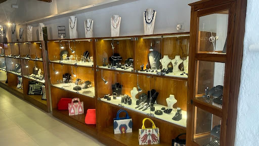 Leo Jewellery Cave - Thumbnail