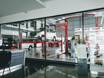 Photos of Daihatsu Kharisma Sejahtera Bojonegoro
