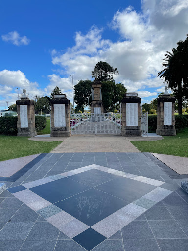Warwick War Memorial - Thumbnail
