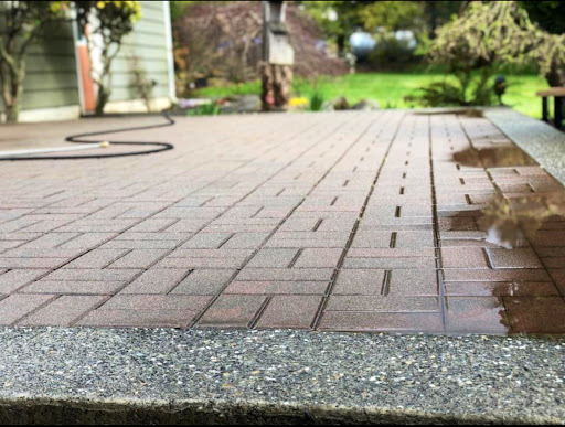 M&M Pressure Washing Logo