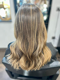 Photo n°11 de C.Coiffure : homme, femme, junior.. à Fegersheim (Salon de coiffure)