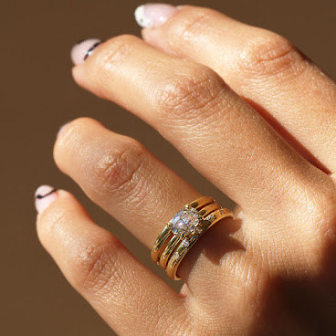 Sophie Hughes by null