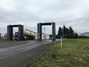 Photo n°2 de STOP PL LAVAGE à Bourges (Atelier de réparation pour poids lourds)