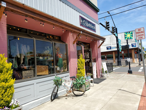 Madeline's - Visual