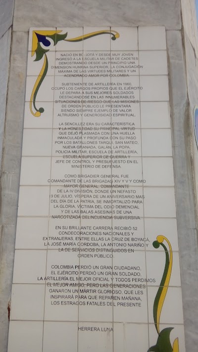Photos of Monumento de los Heroes Caidos