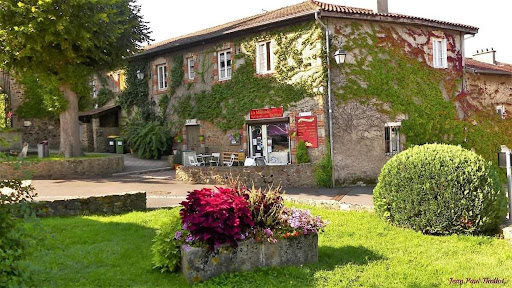 Photo de Chambre d'hôte dans une propriété avec piscine à Chambœuf (42330)