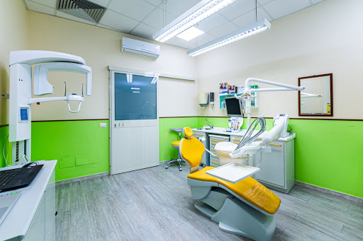 Studi Dentistico Associato dei Dott. Deiana G. Mura D. Pani E. - Thumbnail