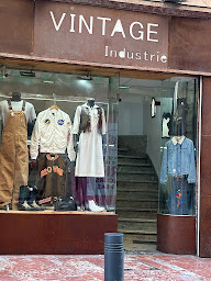 Photo n°21 de Vintage Industrie USA à Perpignan (Magasin de vêtements vintage)