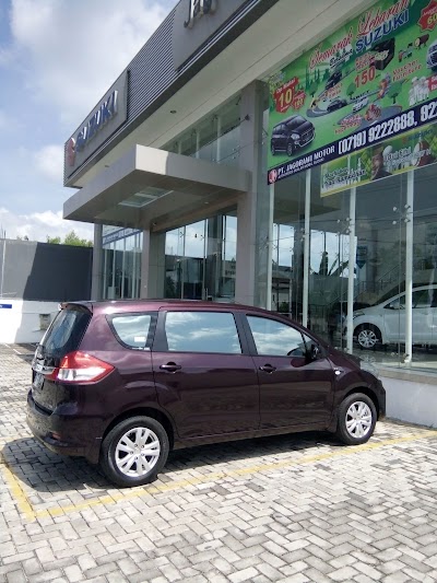 Photos of Risky Rental Mobil