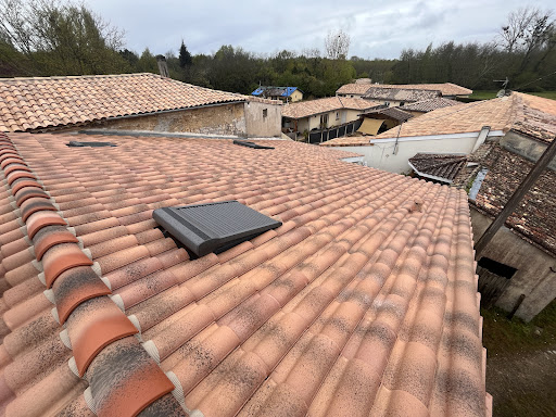Photo de Le couvreur de Gironde charpentier zingueur velux gouttières - 33240