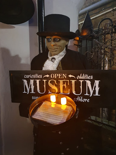 Museum Raven & Broomstick - Thumbnail