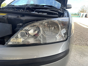 Photo n°5 de JS Auto Garagiste à Illiat (Atelier de réparation pour motos)